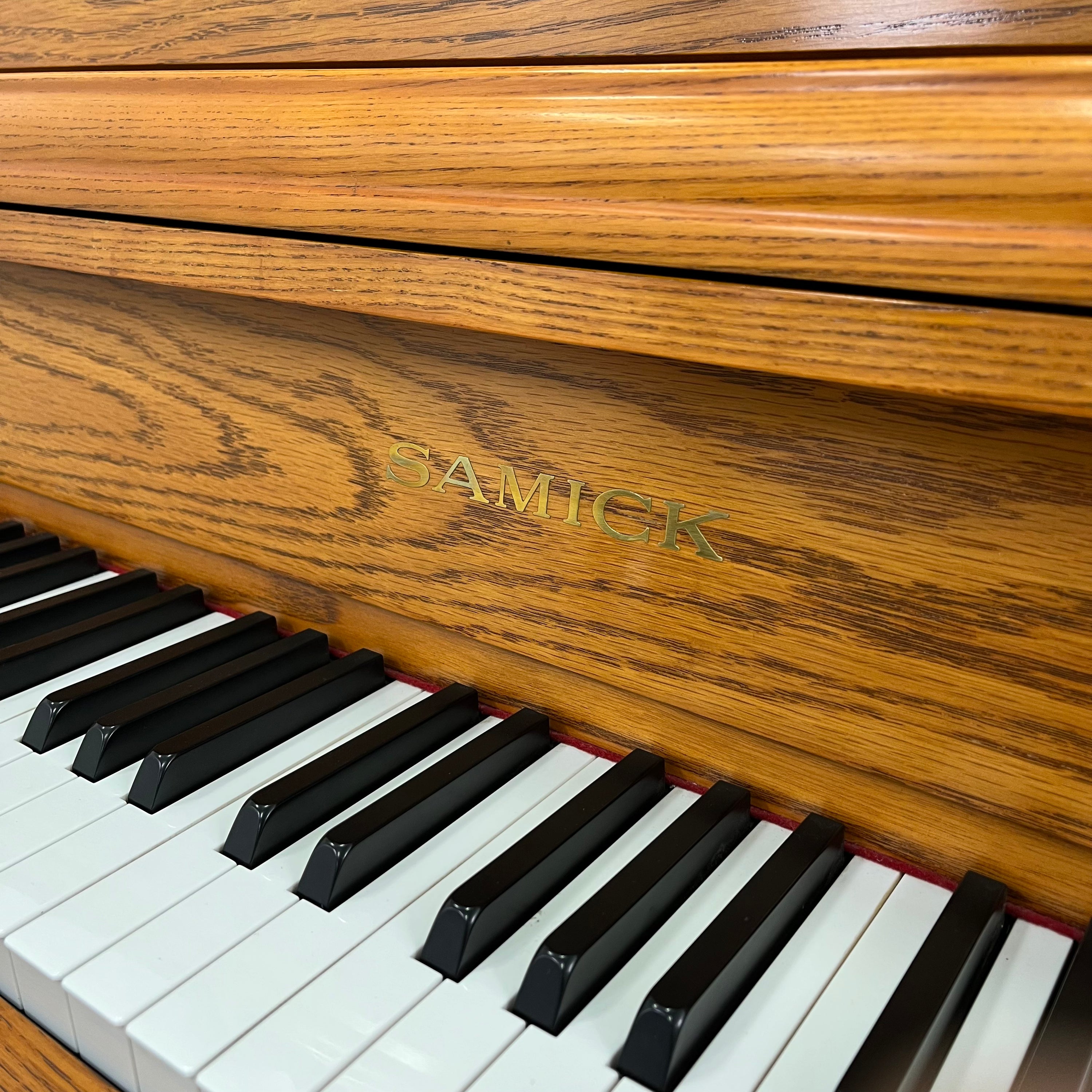 Samick JS-143 (42”) in Satin Oak #IJKL00243 – Graves Piano
