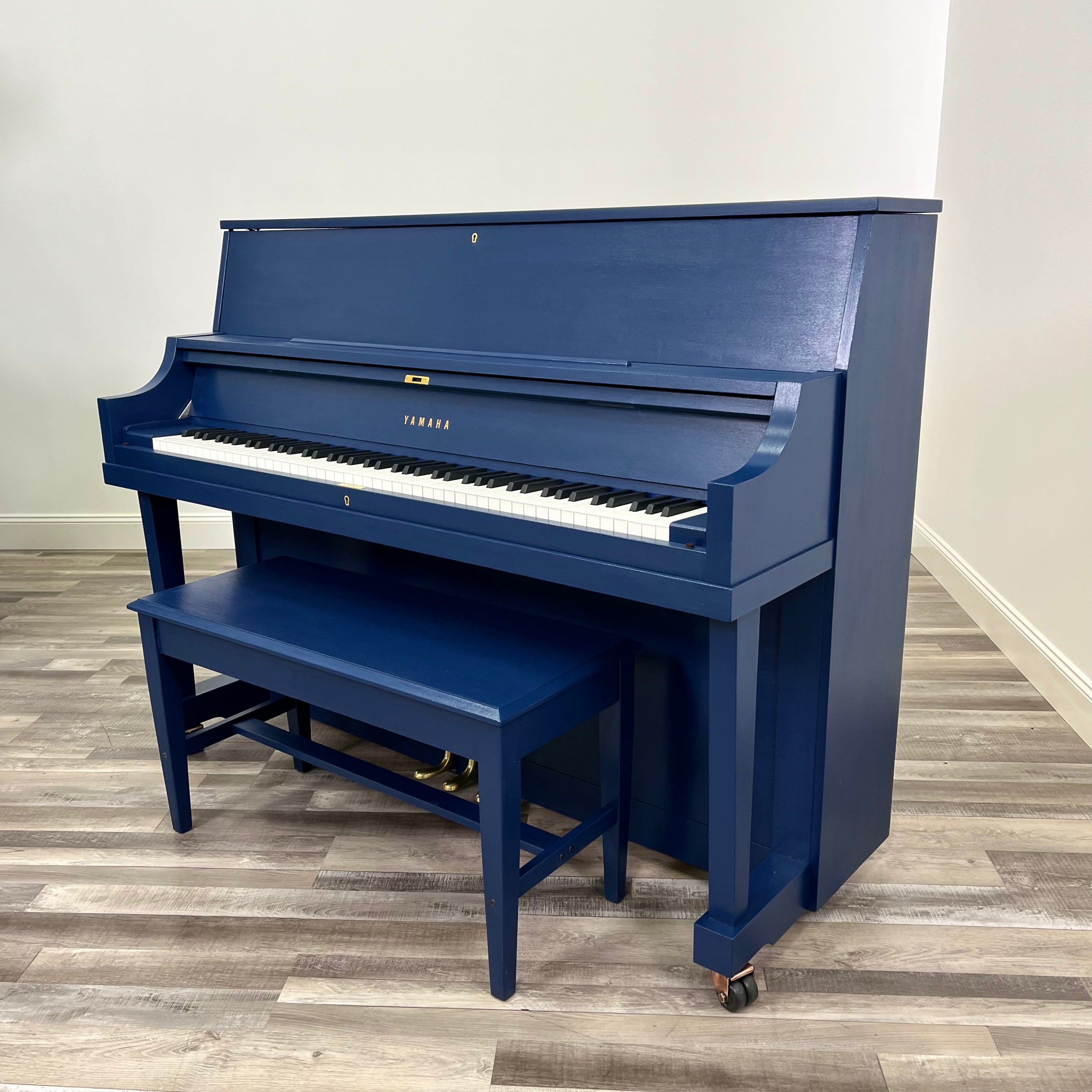 Yamaha P22 (45”) in Painted Blue #U172467 – Graves Piano Yamaha P22 (45”) in Painted Blue #U172467 – Graves Piano